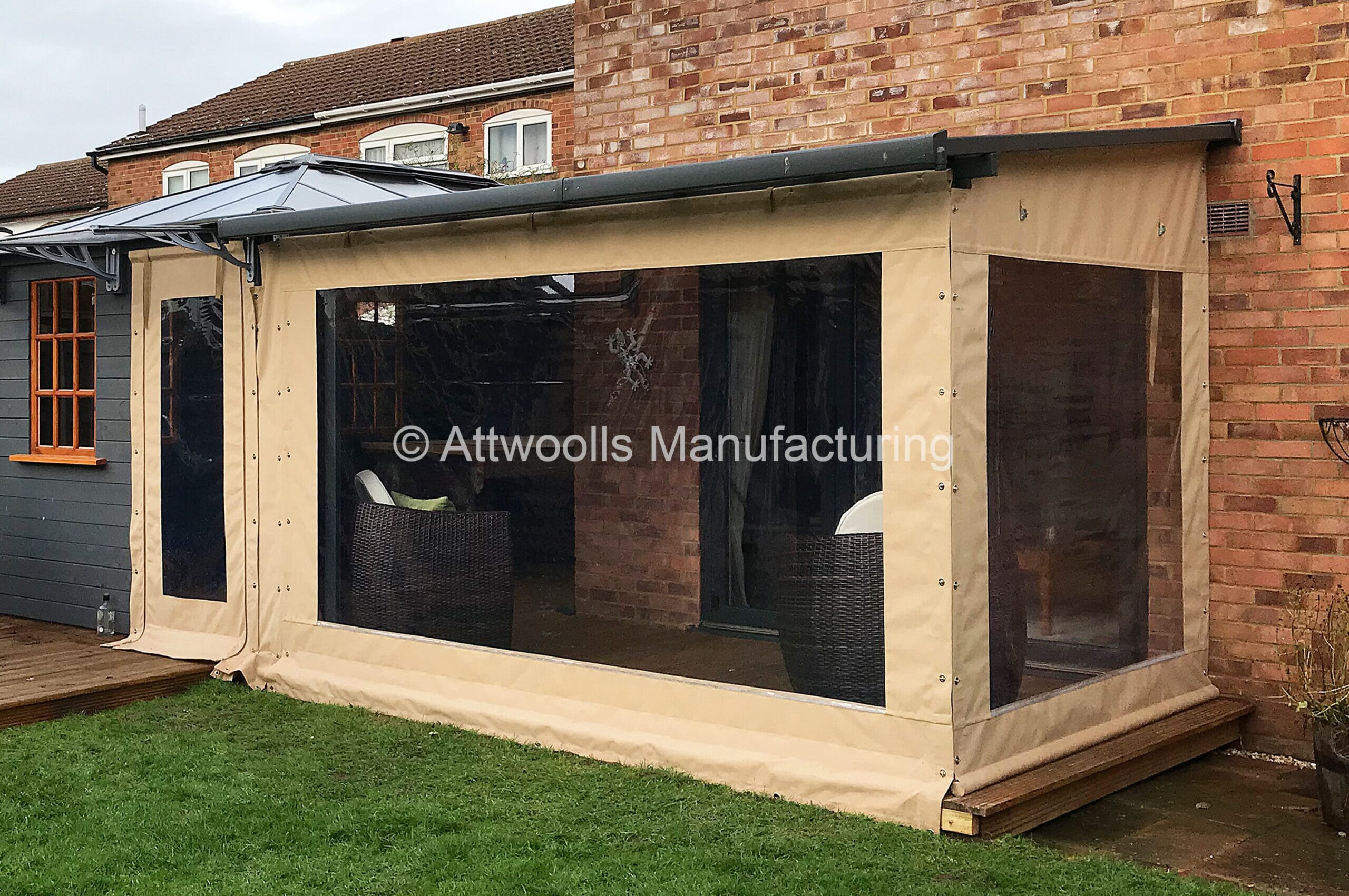 Canvas-Side-Panels-scaled