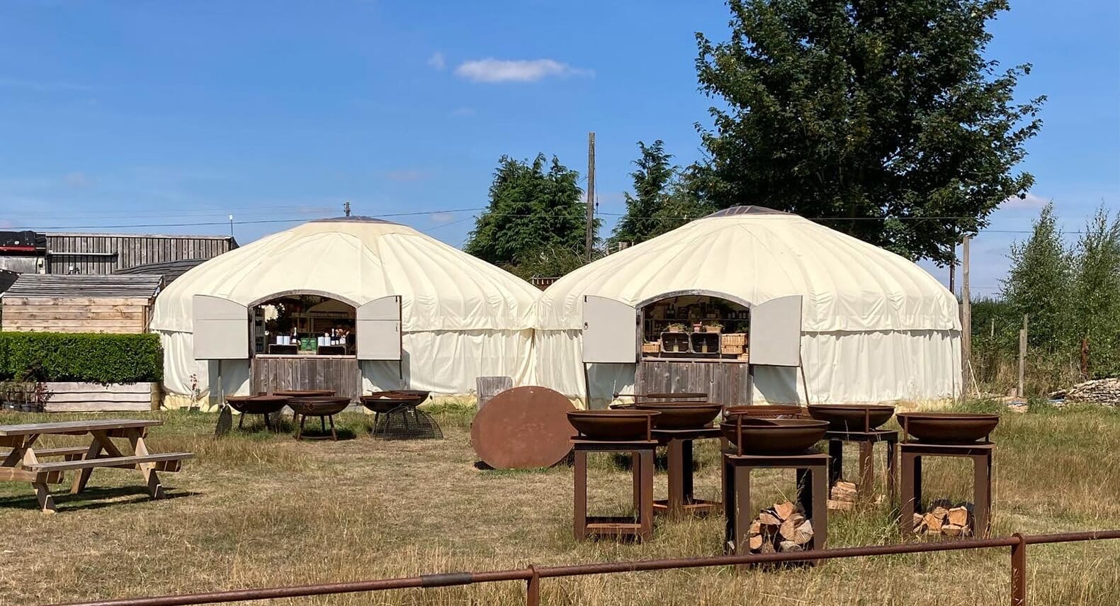 Tent-Structure-Fabric-Banner