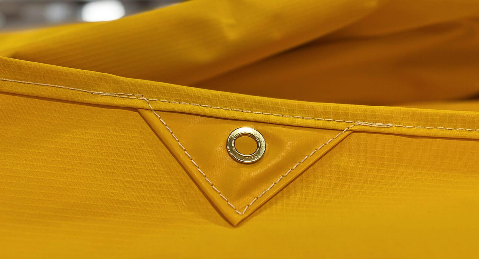 Tarpaulin-Eyelet-Banner